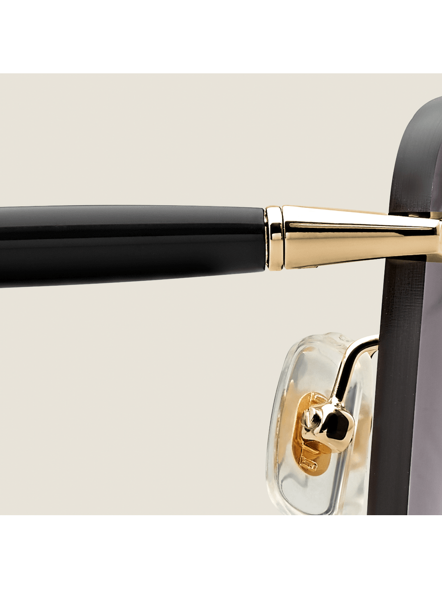 Lentes de sol redondos con montura metálica dorada