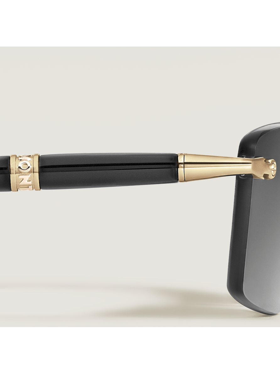 Lentes de sol cuadrados con montura metálica dorada